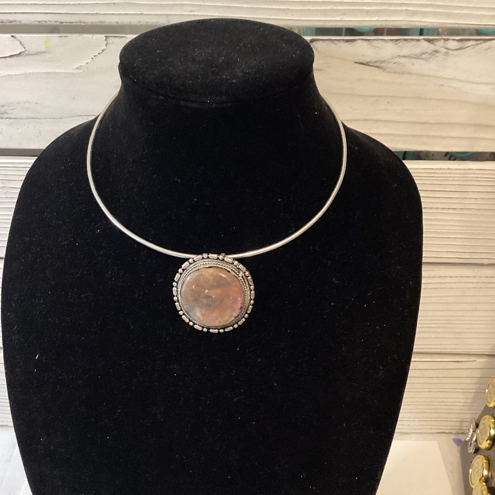 GOLD TONE HEART NECKLACE